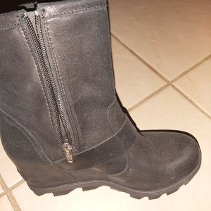 Brand new sorel boots, never worn !